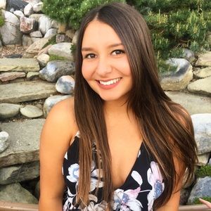 Meet your Posher, Kayla